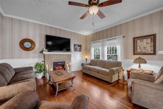 909 Flag ST, Llano, TX 78643