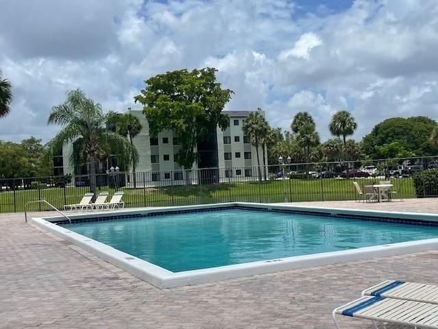 3720 N Pine Island Rd 335, Sunrise, FL 33351