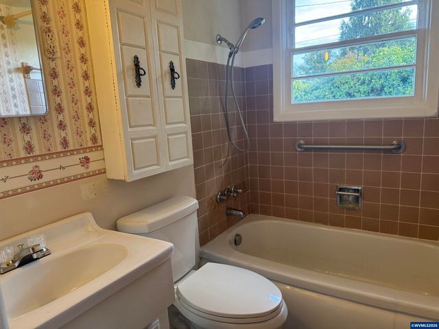 1335 Chestnut St SE, Albany, OR 97322