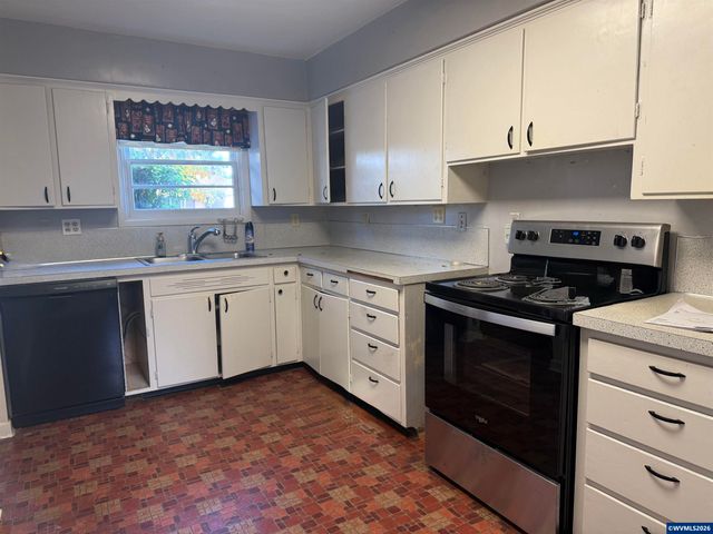 1335 Chestnut St SE, Albany, OR 97322