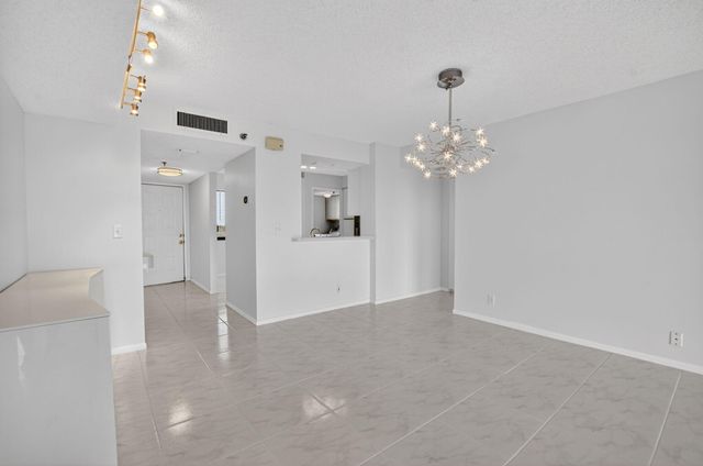 7370 S Oriole Boulevard 802, Delray Beach, FL 33446