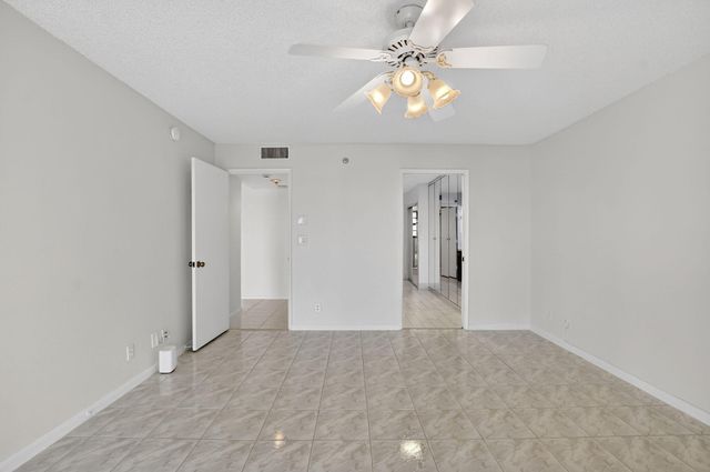 7370 S Oriole Boulevard 802, Delray Beach, FL 33446