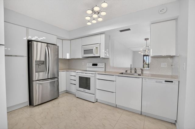 7370 S Oriole Boulevard 802, Delray Beach, FL 33446