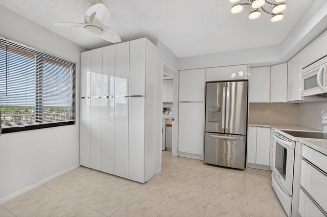 7370 S Oriole Boulevard 802, Delray Beach, FL 33446