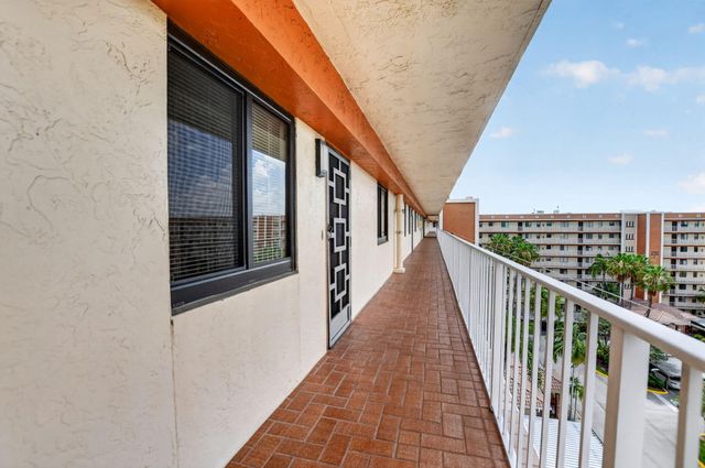 7370 S Oriole Boulevard 802, Delray Beach, FL 33446