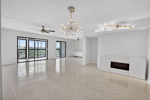 7370 S Oriole Boulevard 802, Delray Beach, FL 33446