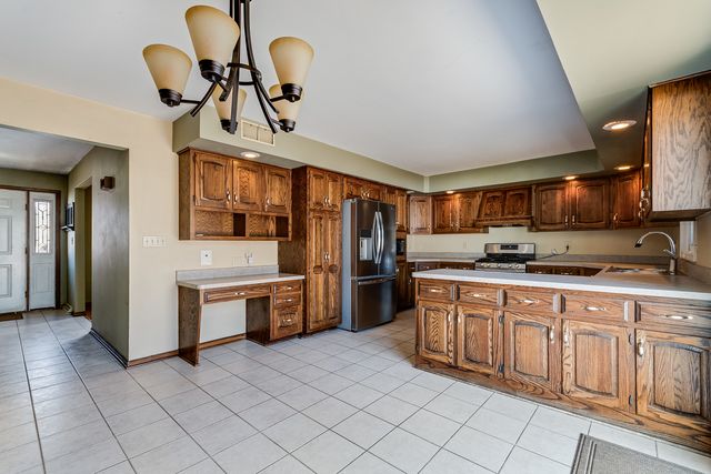 805 S RAVEN Road, Shorewood, IL 60404