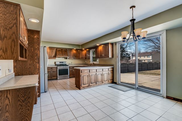 805 S RAVEN Road, Shorewood, IL 60404