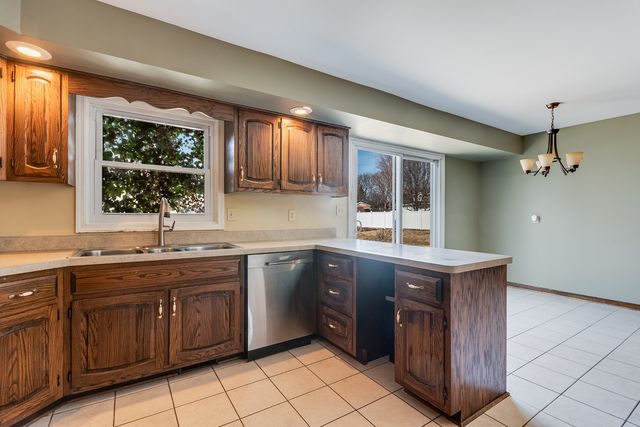 805 S RAVEN Road, Shorewood, IL 60404