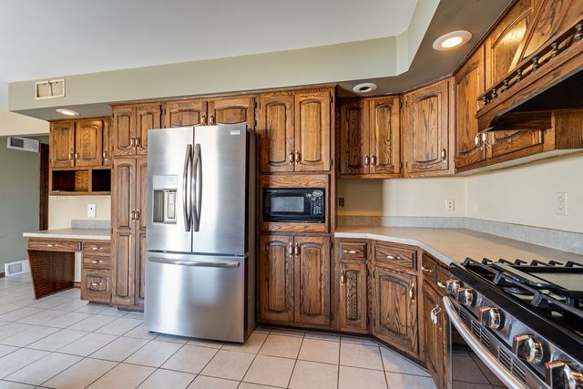 805 S RAVEN Road, Shorewood, IL 60404