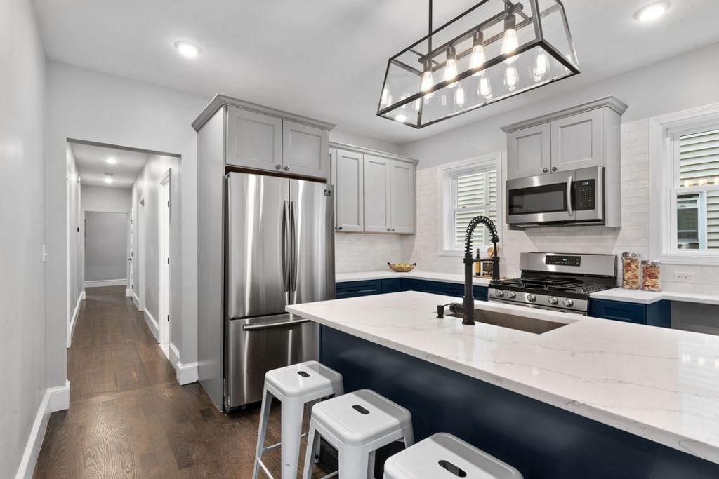 101 Draper St 1, Boston, MA 02122