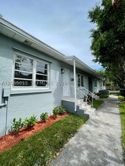 820 SE 12th St 1, Fort Lauderdale, FL 33316