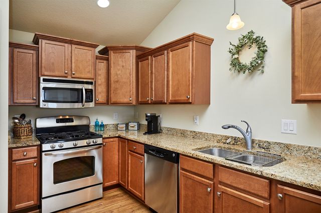 13000 Iltis Drive, Urbandale, IA 50323