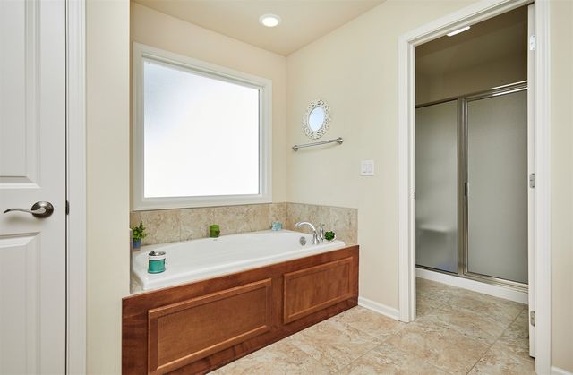 13000 Iltis Drive, Urbandale, IA 50323