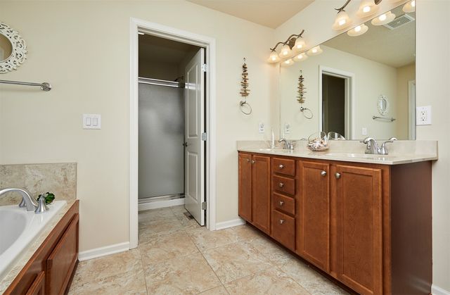 13000 Iltis Drive, Urbandale, IA 50323