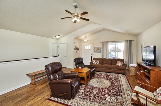 13000 Iltis Drive, Urbandale, IA 50323