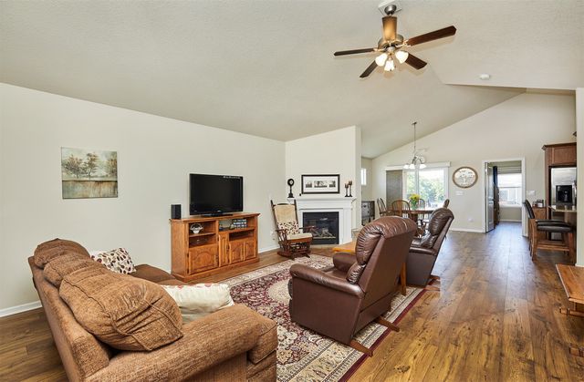 13000 Iltis Drive, Urbandale, IA 50323