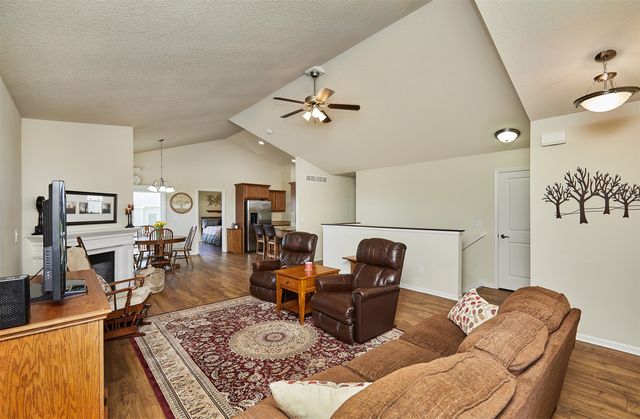 13000 Iltis Drive, Urbandale, IA 50323