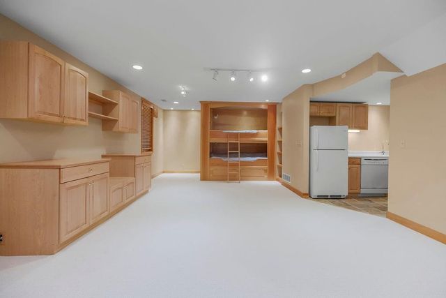 29 Compton Court, Prairie Village, KS 66208