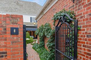 29 Compton Court, Prairie Village, KS 66208