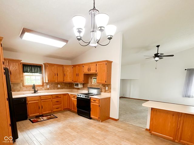 7527 W 1000 S, Fortville, IN 46040