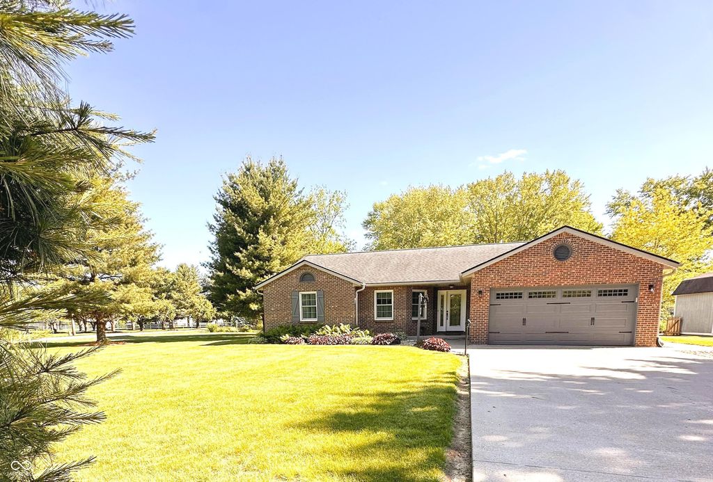 7527 W 1000 S, Fortville, IN 46040