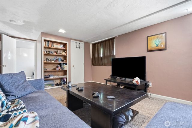 303 NW Hazel Dell Way, Vancouver, WA 98665