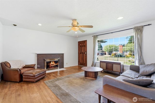 303 NW Hazel Dell Way, Vancouver, WA 98665