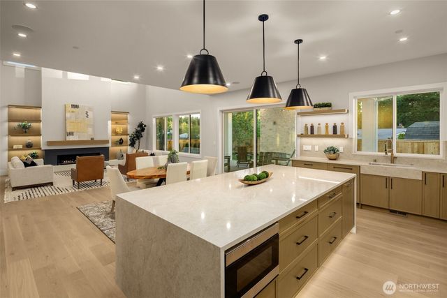15423 SE 7th Place, Bellevue, WA 98007