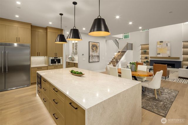 15423 SE 7th Place, Bellevue, WA 98007