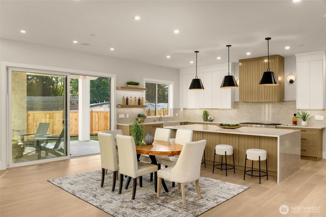 15423 SE 7th Place, Bellevue, WA 98007