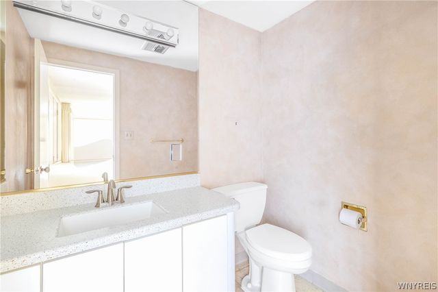 27 Summerview Road, Amherst, NY 14221