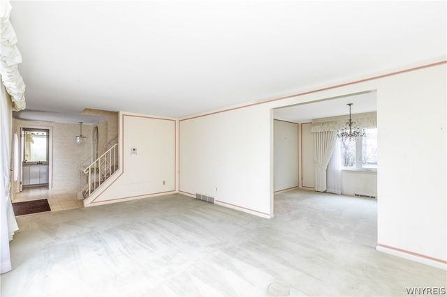 27 Summerview Road, Amherst, NY 14221