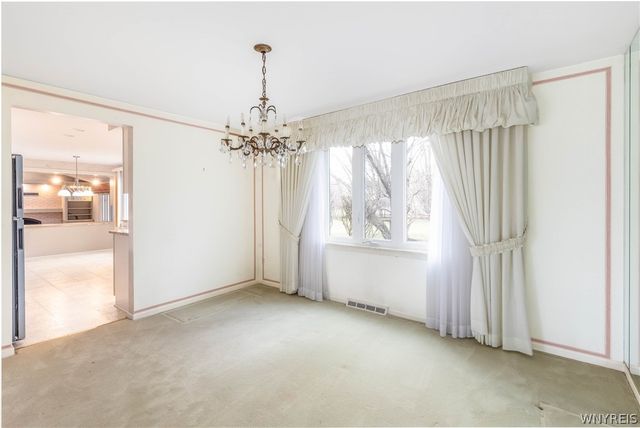 27 Summerview Road, Amherst, NY 14221