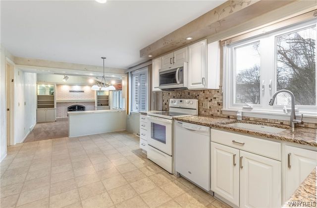 27 Summerview Road, Amherst, NY 14221