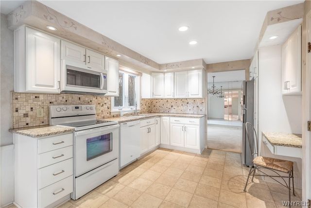 27 Summerview Road, Amherst, NY 14221