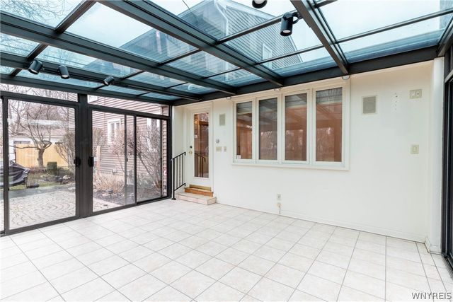 27 Summerview Road, Amherst, NY 14221