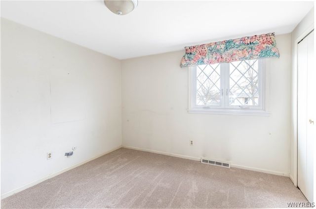 27 Summerview Road, Amherst, NY 14221