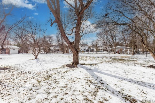 27 Summerview Road, Amherst, NY 14221