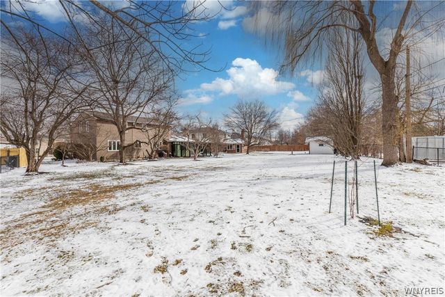 27 Summerview Road, Amherst, NY 14221