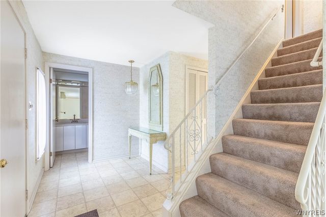 27 Summerview Road, Amherst, NY 14221