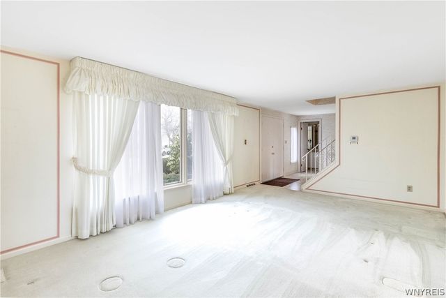 27 Summerview Road, Amherst, NY 14221