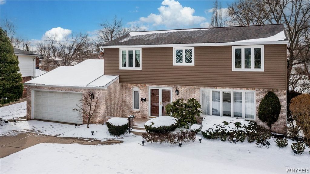 27 Summerview Road, Amherst, NY 14221