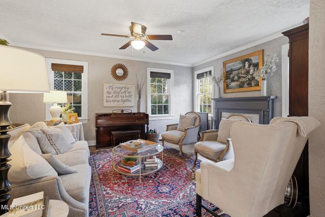 1711 Poplar Boulevard, Jackson, MS 39202