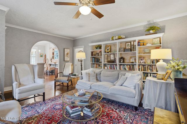 1711 Poplar Boulevard, Jackson, MS 39202