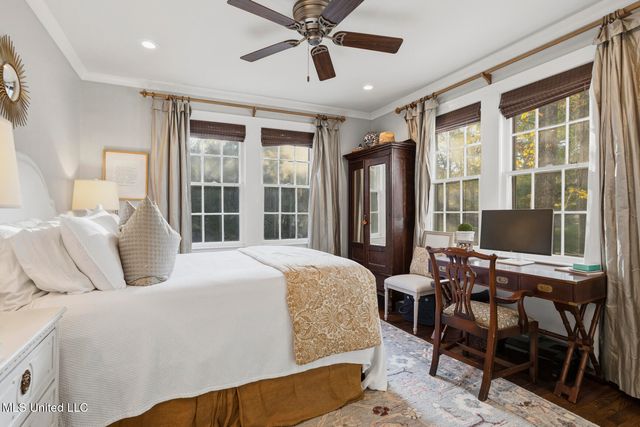 1711 Poplar Boulevard, Jackson, MS 39202