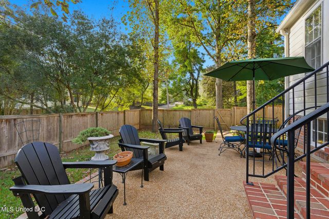 1711 Poplar Boulevard, Jackson, MS 39202