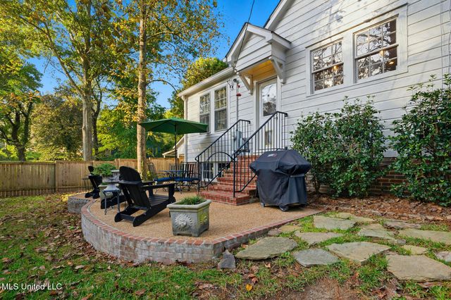 1711 Poplar Boulevard, Jackson, MS 39202