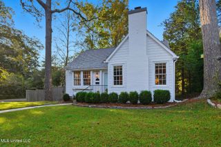 1711 Poplar Boulevard, Jackson, MS 39202