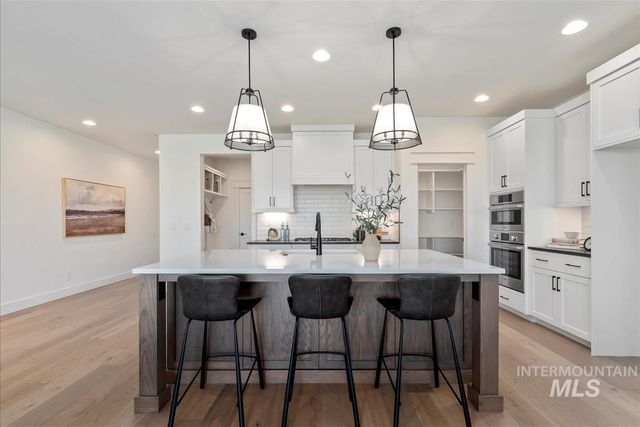 7347 Powell Pl, Eagle, ID 83629